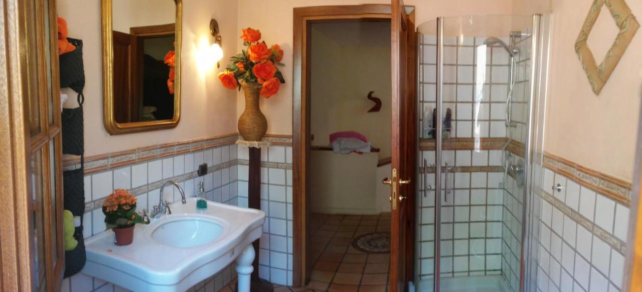 Room In Villa - Room In The Hills With Garden And Sea View San Salvatore  Ngoại thất bức ảnh