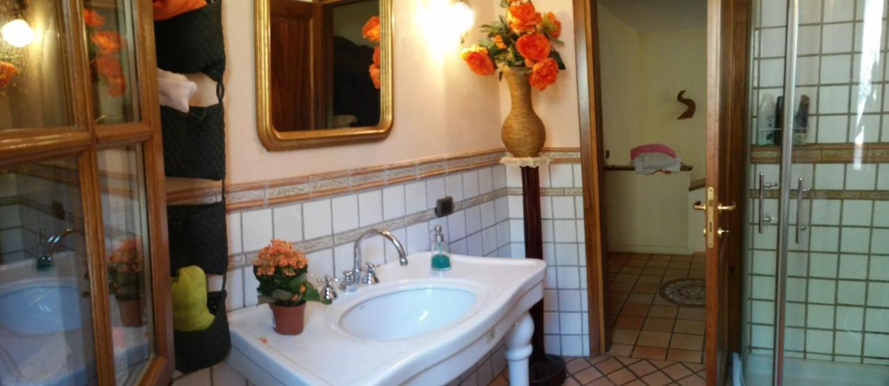 Room In Villa - Room In The Hills With Garden And Sea View San Salvatore  Ngoại thất bức ảnh